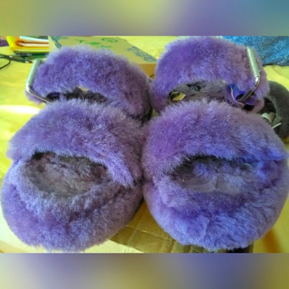 FAB CON UGGS PURPLE FUZZY FURRY AND FUN SZ.9 WORN A FEW TIMES IN HOUSE (TOO BIG)